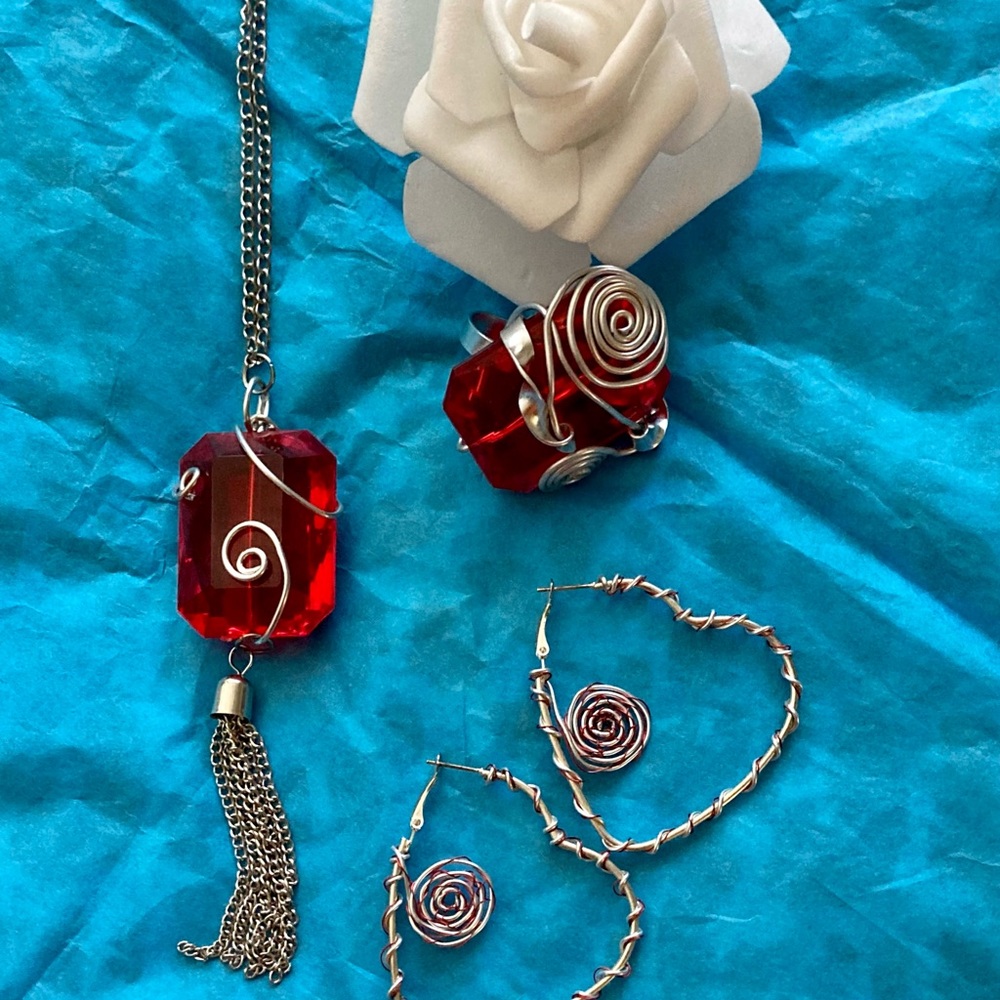 Red drop necklace - Picture 4 of 4